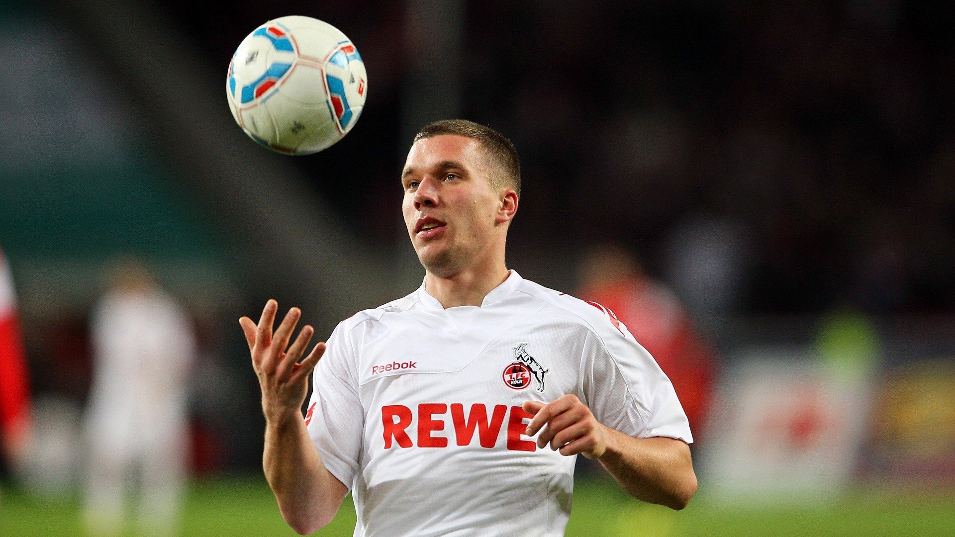 开云APP-黄色潜水艇绝杀掀翻蓝鹰，哈兰德持续开火拉开差距—足球世界的戏剧与碾压