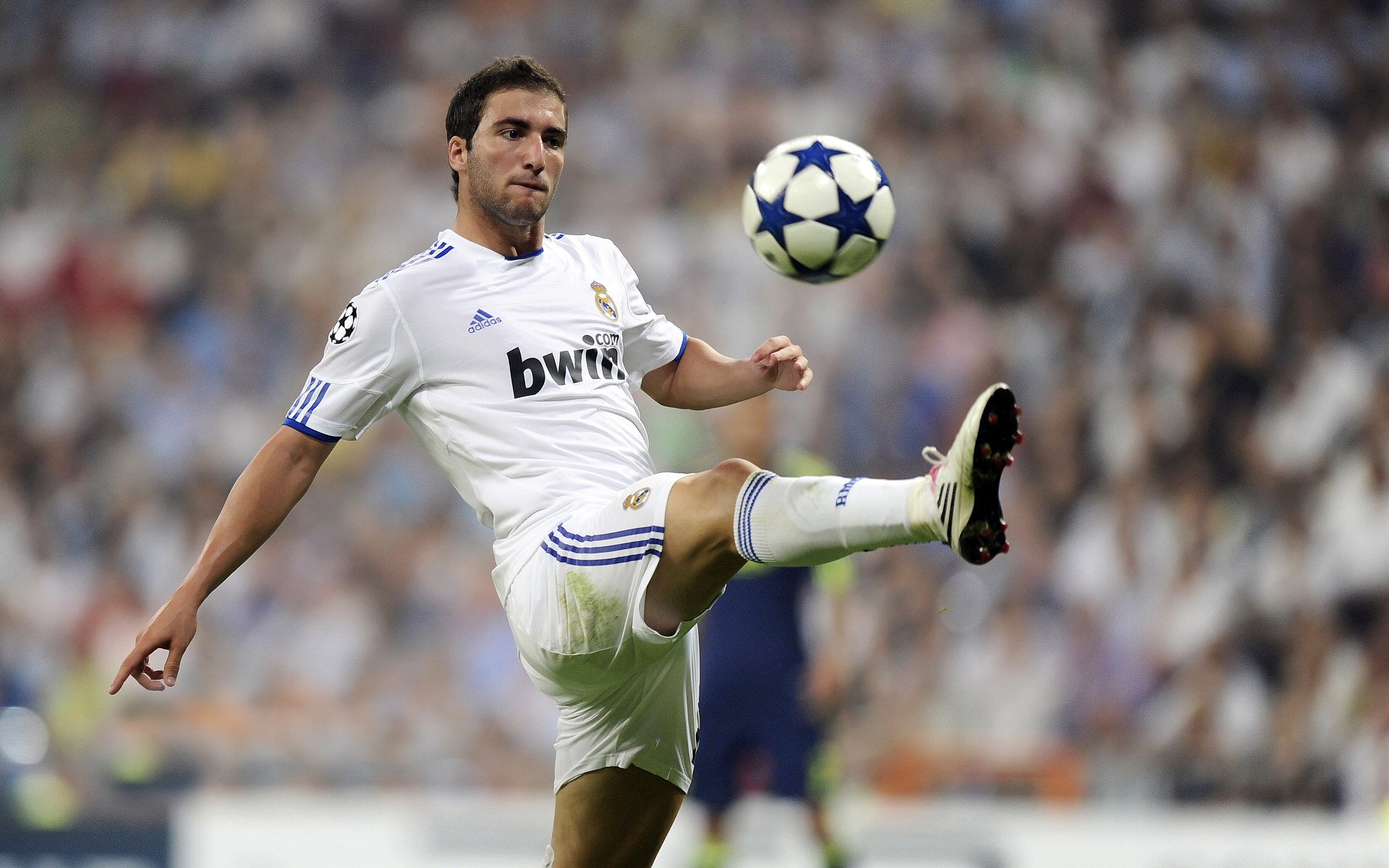 开云体育官方网站-凯恩独造三球导演逆转交响！巴萨血拼奥地利，核心节奏激活全队风暴